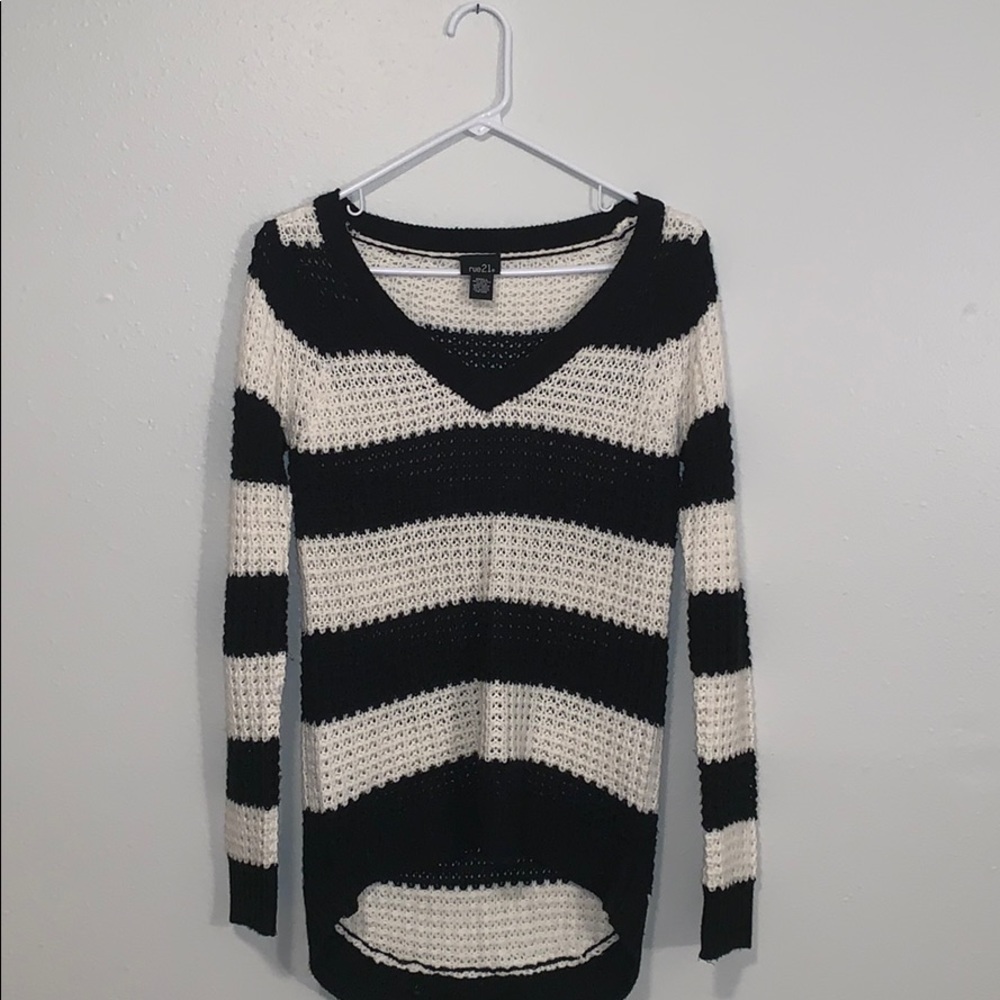 Rue 21 black and white sweater